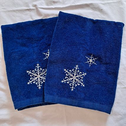 Lot 2 Christmas Bathroom BLUE TOWELS Snowflake Holiday Hand Face 23" x 16"