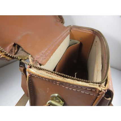 Vintage The Kam-Ra 843 Large Leather Camera Shoulder Bag Contoured Tan