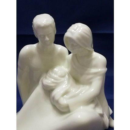 ROYAL WORCESTER, NEW BORN, MOTHER, FATHER, BABY, 2005,Original, Very Rare, Mint.