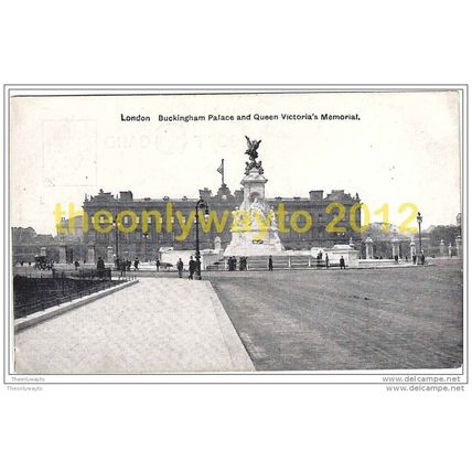 BUCKINGHAM PALACE, QUEEN VICTORIAS MEMORIAL, LONDON, ENGLAND, c1910s, Postcard