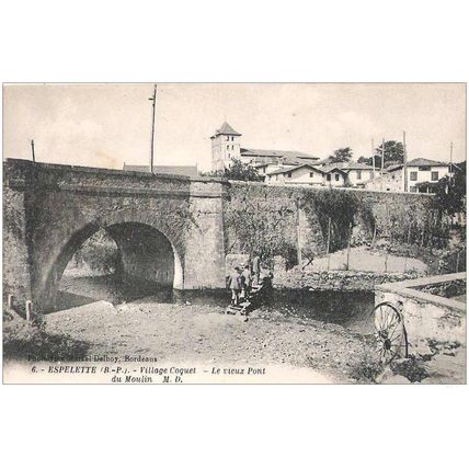 64 - ESPELETTE - village coquet - le vieux pont