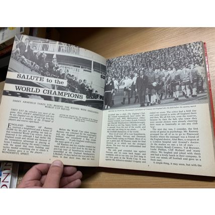 1967 "THE ALL STARS FOOTBALL BOOK No.7" UK SOCCER ANNUAL HARDBACK BOOK (P4)