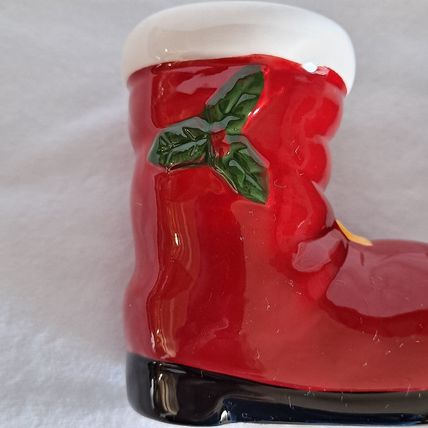 Christmas SANTA Claus Red BOOTS SALT & PEPPER SHAKER Set Holiday 3" Holly Berry