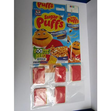 Quaker Sugar Puffs 2001 Footie Heroes Cereal Box & 5 Toy Revealers Set Sealed
