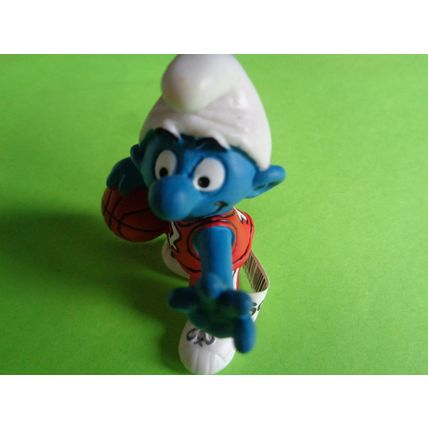 Basketball smurf with number seven on his top