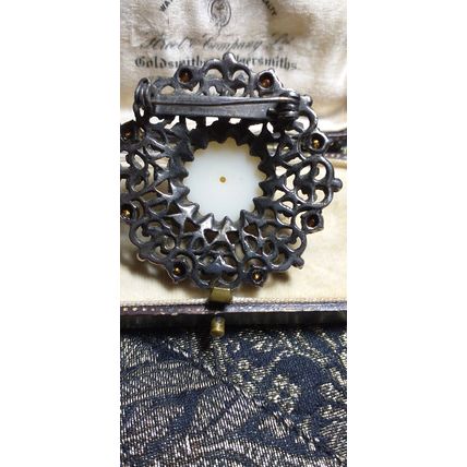 VINTAGE Pewter Ornate Scroll Frame Red Rhinestone & Faux Pearl Cabochon BROOCH