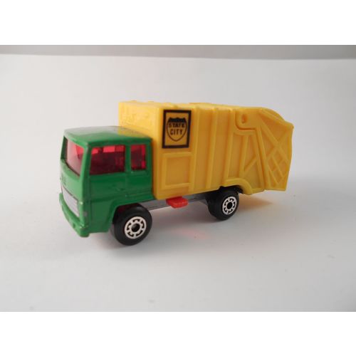 Matchbox bin lorry refuse truck (state city decal) (green/yellow) good condition