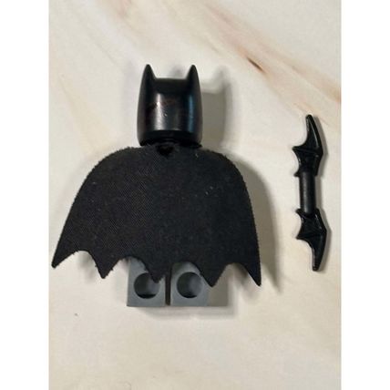 LEGO Batman Minifigure w / Batarang Blue Gray Suit Gold Belt Spongy Cape sh0151