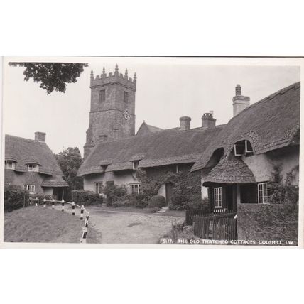 E955 GODSHILL - OLD THATCHED COTTAGES