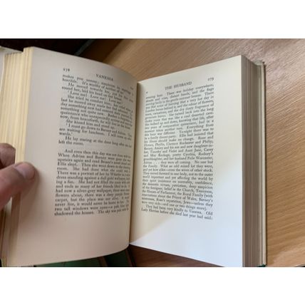 1933 HUGH WALPOLE "VANESSA" FICTION VINTAGE THICK HARDBACK BOOK (P5)