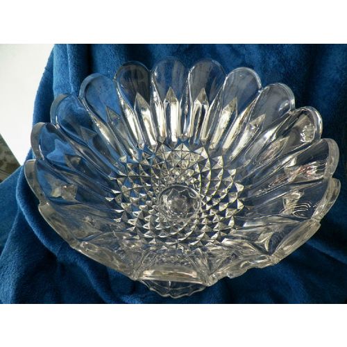 EARLY 20TH CENTURY ORNATE FOOTED GLASS BOWL