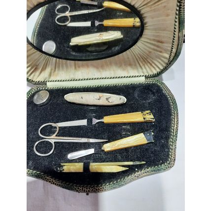 VINTAGE 1950'S 8 PIECE MANICURE SET