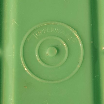 Vintage TUPPERWARE CELERY KEEPER Holder Vegetable Crisper 892 Container Canister
