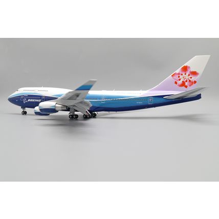 B747-400 DREAMLINER CHINA AIRLINES REG: B-18210 - REG: B-18210 W/S - PRE ORDER