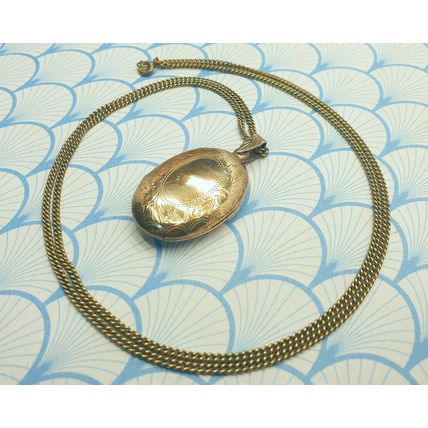 Vintage Large Brass Coloured Metal Etched Design Locket Pendant Necklace