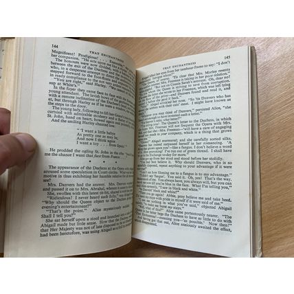 1951 DORIS LESLIE "THAT ENCHANTRESS" FICTION VINTAGE HARDBACK BOOK (P3)