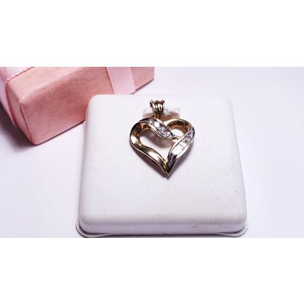 Estate .22ctw Natural Rd & Baquette Diamond 10Kt Y/Gold Open Heart Pendant#20712
