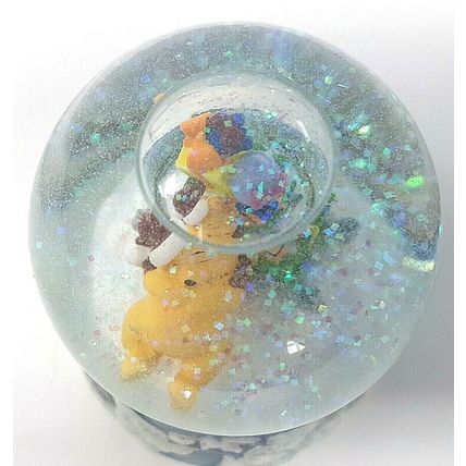 Winnie The Pooh Disney Snow Globe Asleep with Gifts snowglobe Water ball