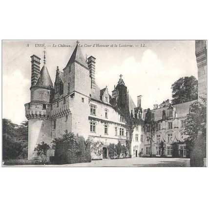 37 - USSE - Le Château - la cour d'honneur et la lanterne