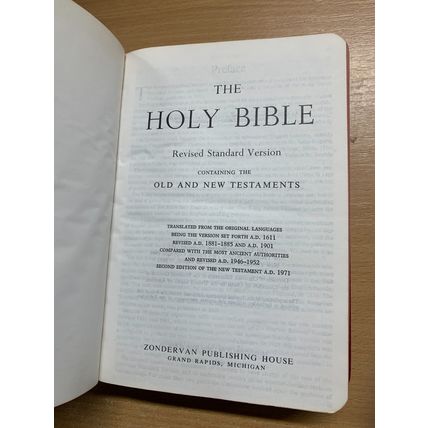 1971 HOLY BIBLE KING JESUS WORDS IN RED USA FAUX LEATHER BOOK (P4) ref:Y104