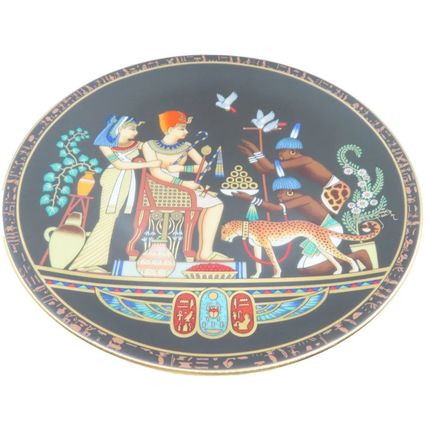 Egyptian Decorative Plate 22 CM Pharoah & Queen with Nubian Slaves Gift Collect