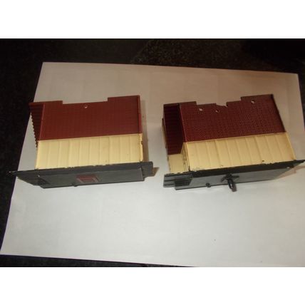 TRIANG STAMPED BUIDINGS / PLASTIC /(19/01) PROJECT/ SEPERATE