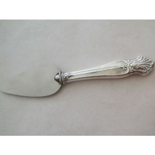 VNTG ROYAL FAMILY STERLING SILVER HANDLE CHEESE SERVER