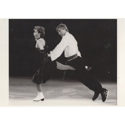 Torville & Scream Dean Amazing Holland Ice Skating Postcard