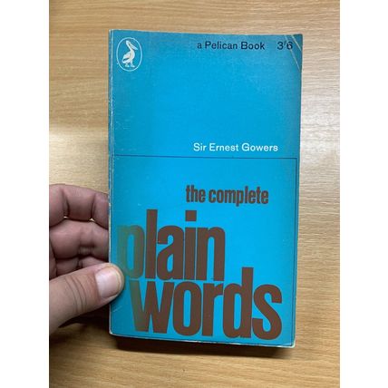1967 SIR ERNEST GOWERS "THE COMPLETE PLAIN WORDS" LANGUAGE PAPERBACK BOOK (P2)