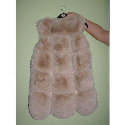 Beige woman waist coat size XL fluffy and warm 110cm chest size. 58