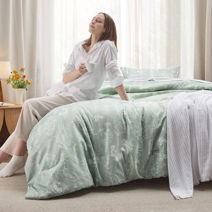 Bedsure Queen Comforter Set - Sage Green Bed Set, 3 Pieces Cute Floral Bedding,