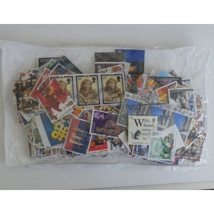 GREAT BRITAIN BAG OF USED STAMPS.