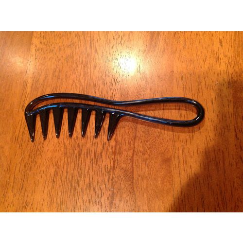 DETANGLER HAIR COMB BRAND NEW IN VARIOUS COLOURS