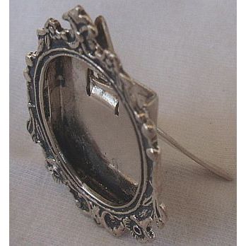 Oval photo frame miniature