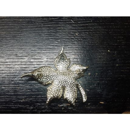 Maple Leaf Pin