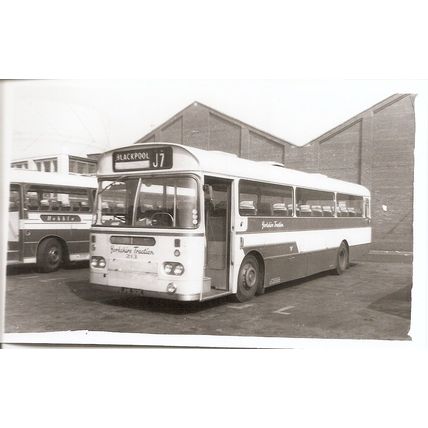 Black & White Photograph of Yorkshire Traction Co. Ltd. - JHE 513E