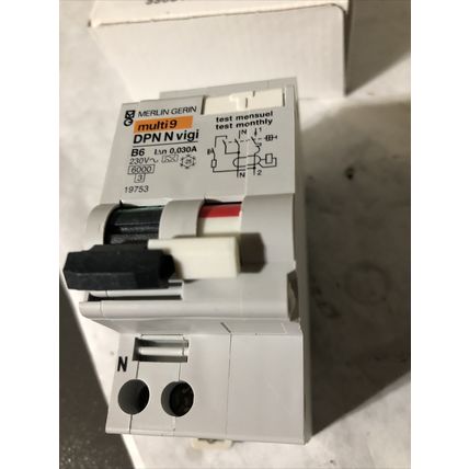 NEW MERLIN GERIN MULTI 9 ,DPN-N VIGI B6 30mA 19753 CURRENT BREAKER,FE,BN