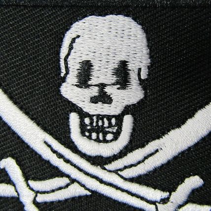 Iron On Patch Skull Crossbones Sew Badge Embroidered Patches Pirate White P323