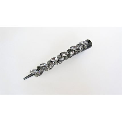 Black alligator hair claw clip with clusters of gray crystals