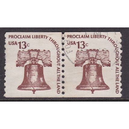 United States 1975 Liberty Bell 13c pair SG 1586 VGC