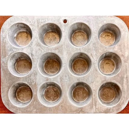 Grants 12 hole aluminum mini muffin/cupcake pan Vintage