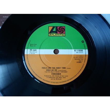7" 1981 .FOREIGNER . WAITING FOR A GIRL LIKE YOU.ATLANTIC .K11696.. NEAR MINT