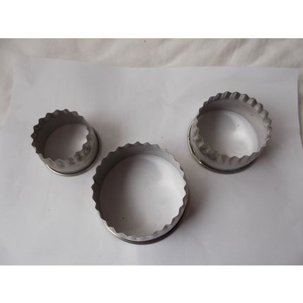 TALA /PASTRY CUTTERS / BY TALA METAL x 3 (14/01 )