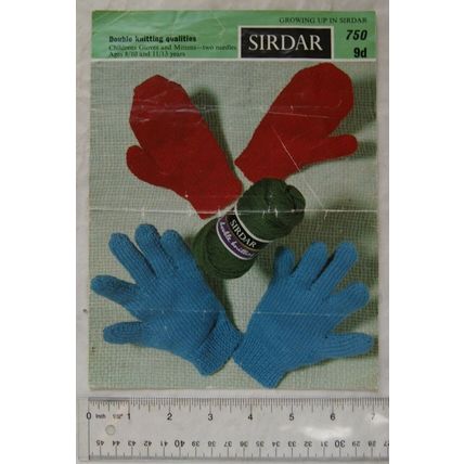 Vintage: Sirdar 750 gloves & mittens, ages 8-13 years, two needles, DK