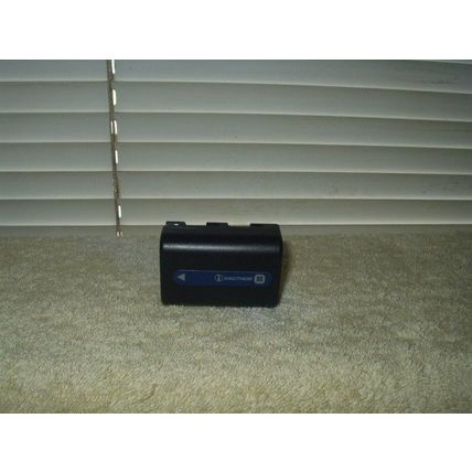 sony oem np-fm30 battery pack 7.2v 5.0wh li-ion lot of 1 for camcorder
