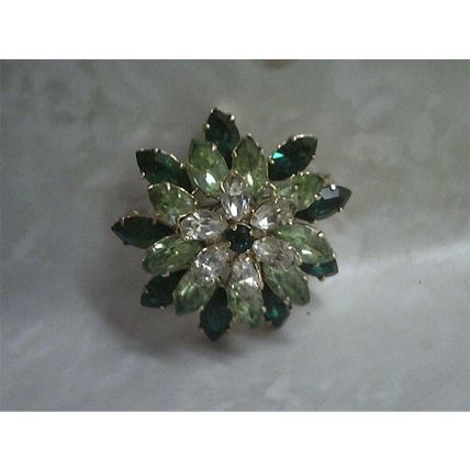 Brooch green cz regal looking vintage