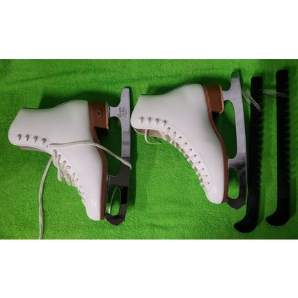 Size 5.5 Medium Riedell Women’s Ice Figure Skates, USA leather, Wilson blades UK