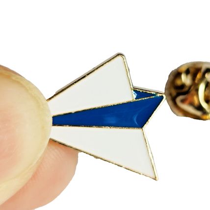 Paper Plane Pin Badge Enamel Metal Butterfly Back 1.7cm x 2 cm Blue White BA9