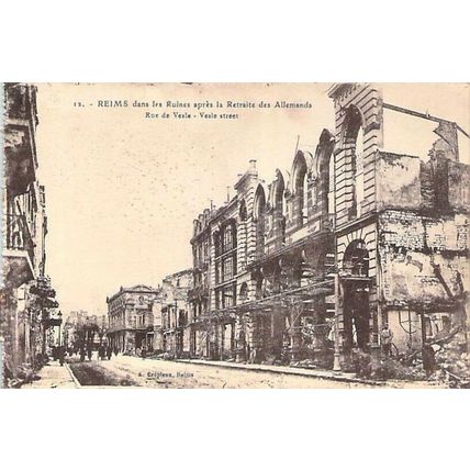 Reims dans les ruines Rue de Vesle France Postcard unused face damage