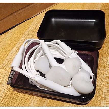 Samsung Corded Stero Earphones New 3 Sets 2 Black 1 White